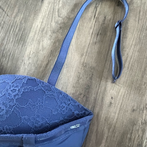 Victoria Secrets Bra - Picture 3 of 6